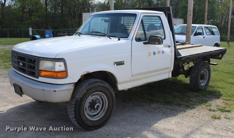 image for item DA9156 1997 Ford F250 HD flatbed pickup truck