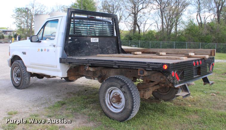 image for item DA9156 1997 Ford F250 HD flatbed pickup truck