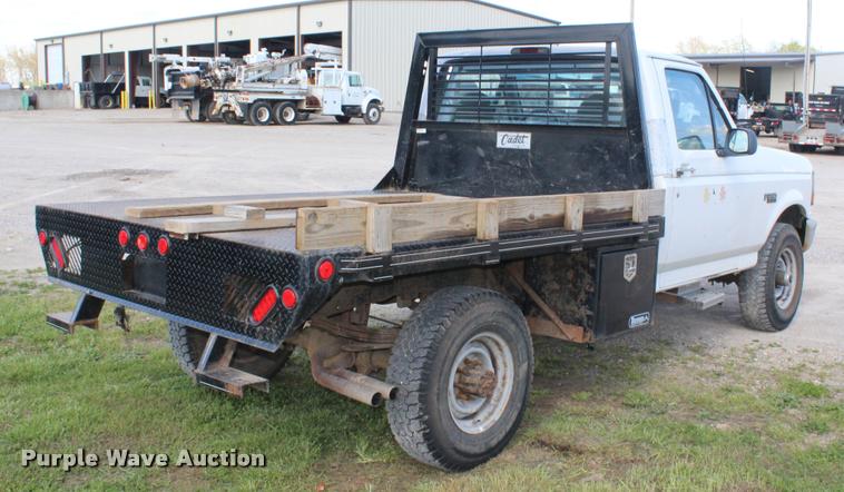 image for item DA9156 1997 Ford F250 HD flatbed pickup truck