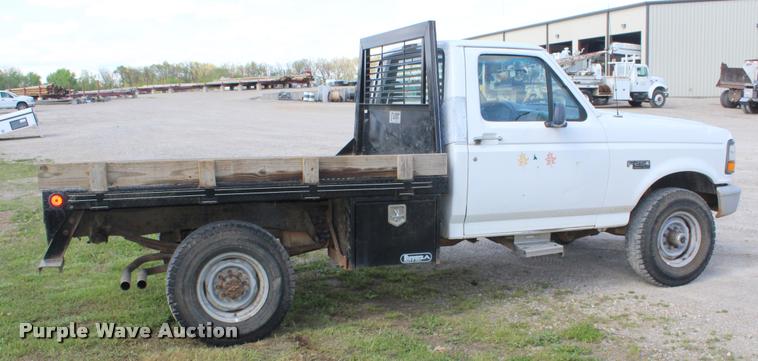 image for item DA9156 1997 Ford F250 HD flatbed pickup truck