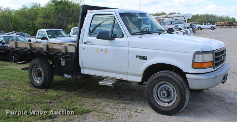 image for item DA9156 1997 Ford F250 HD flatbed pickup truck