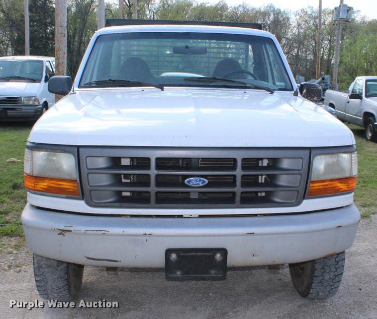 image for item DA9156 1997 Ford F250 HD flatbed pickup truck