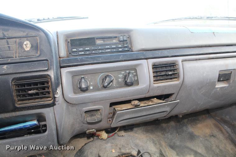 image for item DA9156 1997 Ford F250 HD flatbed pickup truck