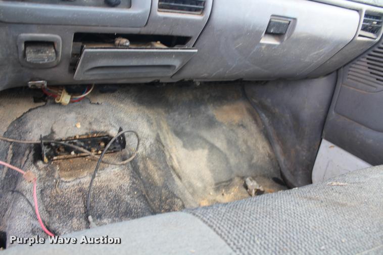 image for item DA9156 1997 Ford F250 HD flatbed pickup truck