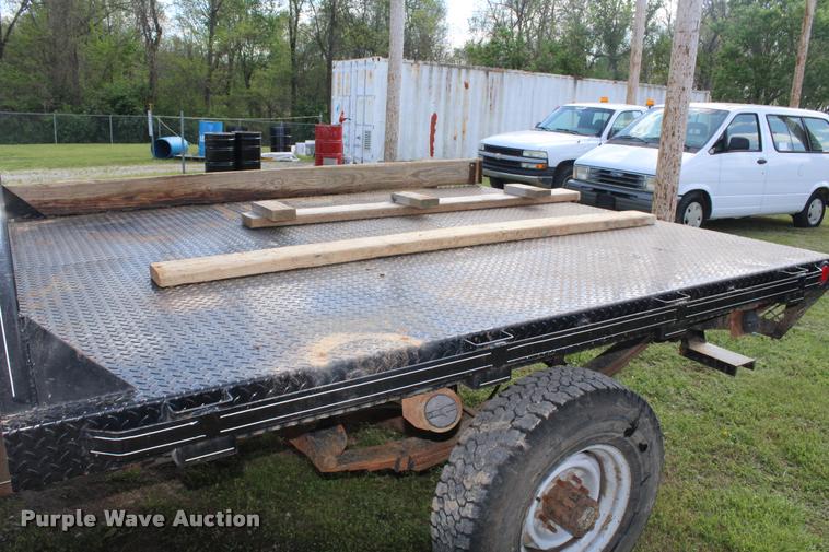 image for item DA9156 1997 Ford F250 HD flatbed pickup truck