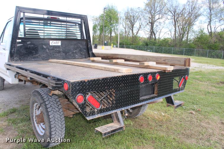 image for item DA9156 1997 Ford F250 HD flatbed pickup truck