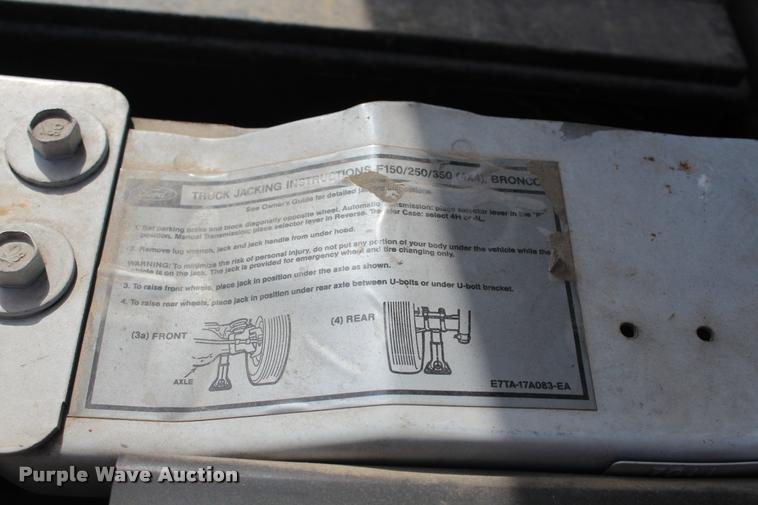 image for item DA9156 1997 Ford F250 HD flatbed pickup truck