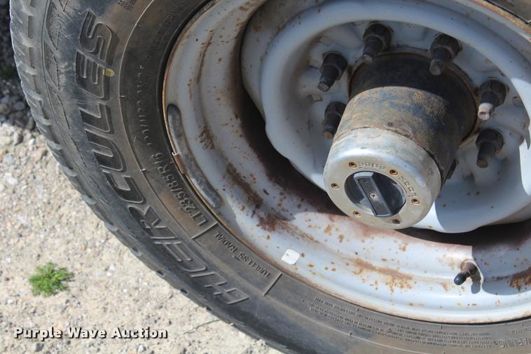 image for item DA9156 1997 Ford F250 HD flatbed pickup truck