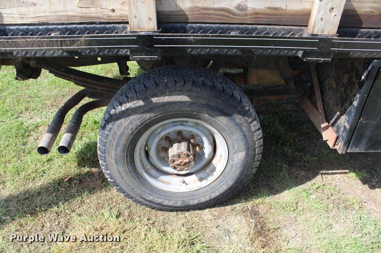 image for item DA9156 1997 Ford F250 HD flatbed pickup truck