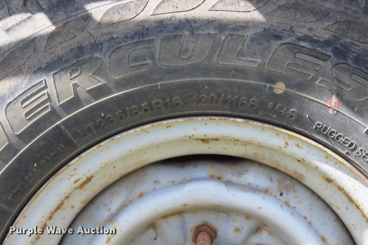 image for item DA9156 1997 Ford F250 HD flatbed pickup truck