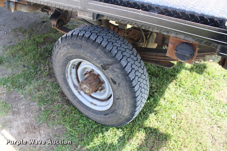 image for item DA9156 1997 Ford F250 HD flatbed pickup truck