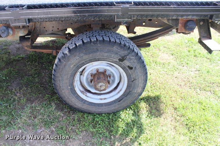 image for item DA9156 1997 Ford F250 HD flatbed pickup truck