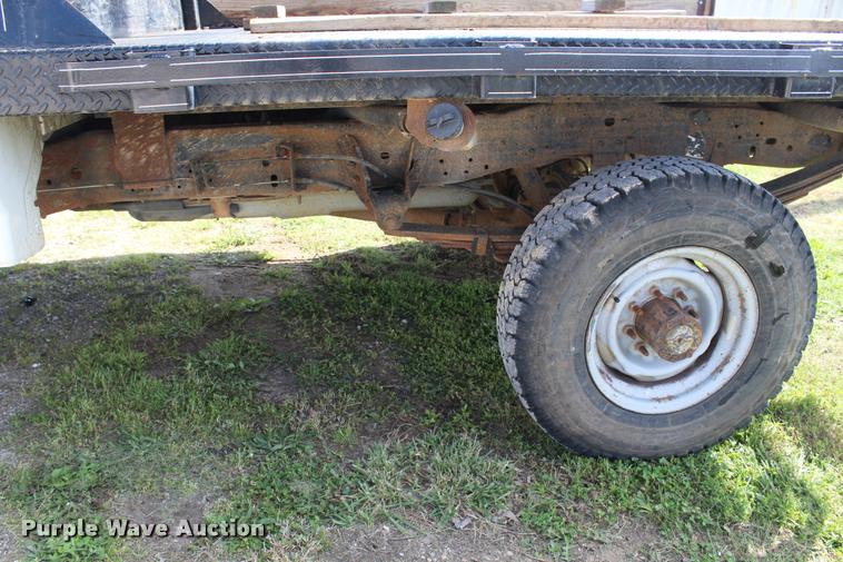 image for item DA9156 1997 Ford F250 HD flatbed pickup truck