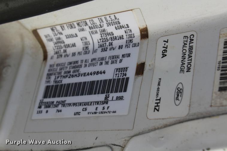 image for item DA9156 1997 Ford F250 HD flatbed pickup truck