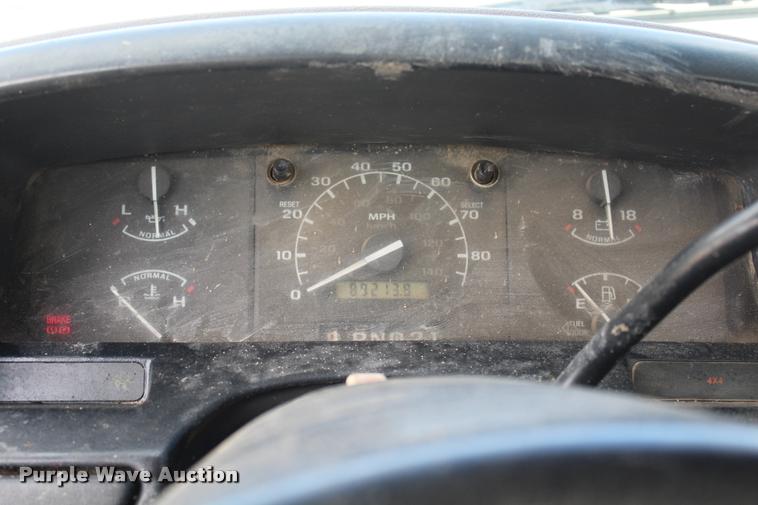 image for item DA9156 1997 Ford F250 HD flatbed pickup truck