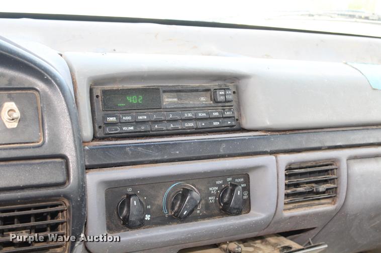 image for item DA9156 1997 Ford F250 HD flatbed pickup truck