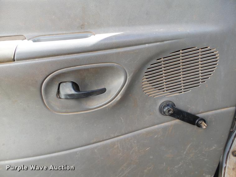 image for item DB0170 2000 Ford Econoline E350 Super Duty box truck