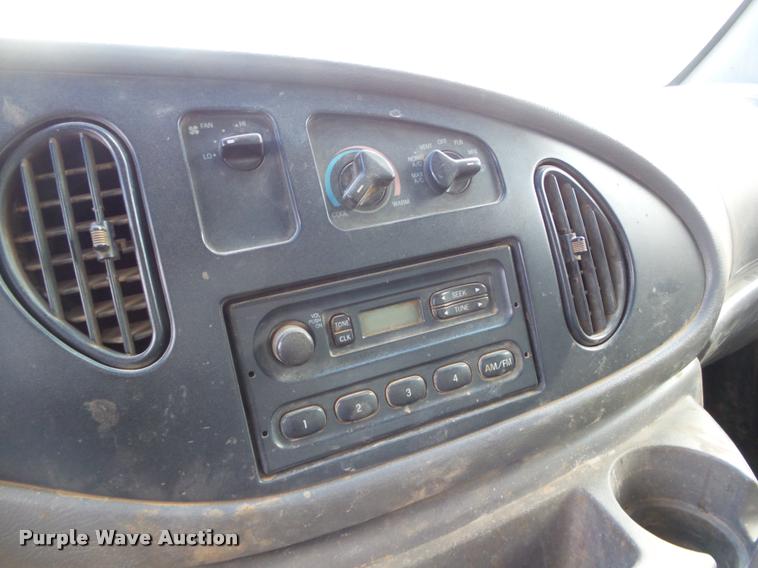 image for item DB0170 2000 Ford Econoline E350 Super Duty box truck