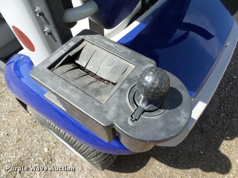 image for item DB0181 2002 Ford Think Neighbor golf cart