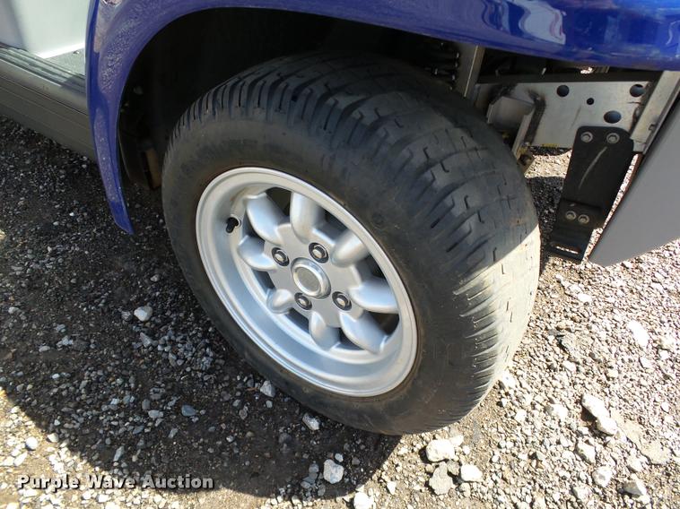 image for item DB0181 2002 Ford Think Neighbor golf cart