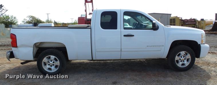 image for item DB0188 2009 Chevrolet Silverado 1500 LT Ext. Cab pickup truck