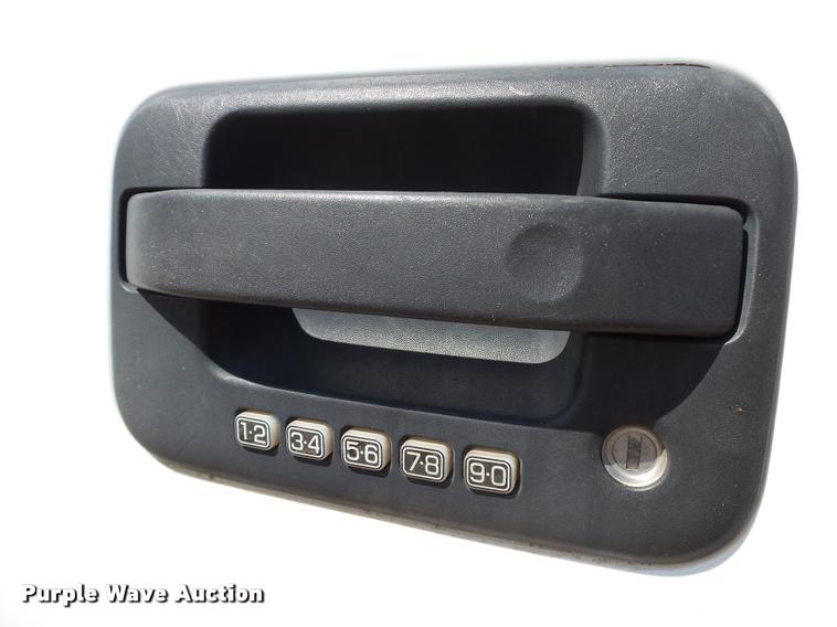 image for item DB0193 2008 Ford F150 XLT SuperCrew pickup truck