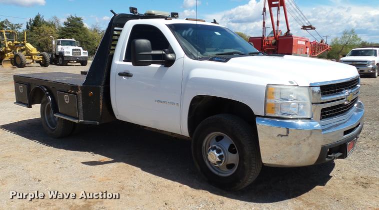 image for item DB0197 2009 Chevrolet Silverado 3500HD flatbed pickup truck