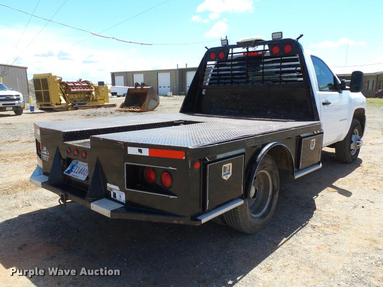 image for item DB0197 2009 Chevrolet Silverado 3500HD flatbed pickup truck