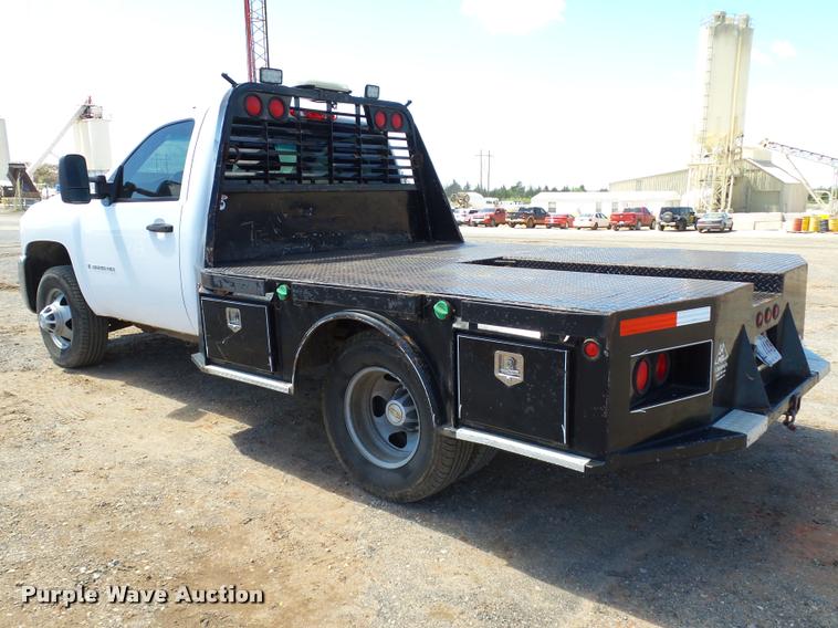 image for item DB0197 2009 Chevrolet Silverado 3500HD flatbed pickup truck