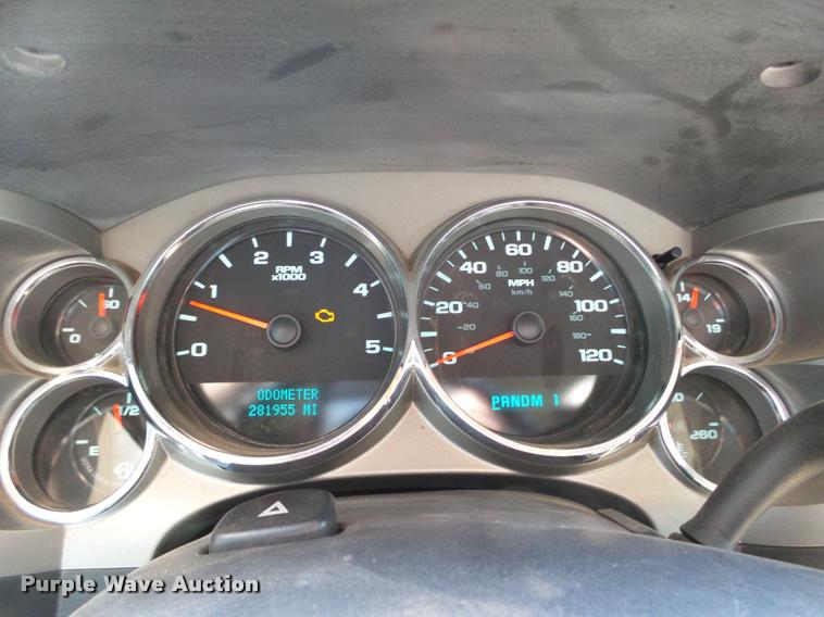 image for item DB0197 2009 Chevrolet Silverado 3500HD flatbed pickup truck