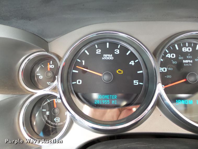 image for item DB0197 2009 Chevrolet Silverado 3500HD flatbed pickup truck