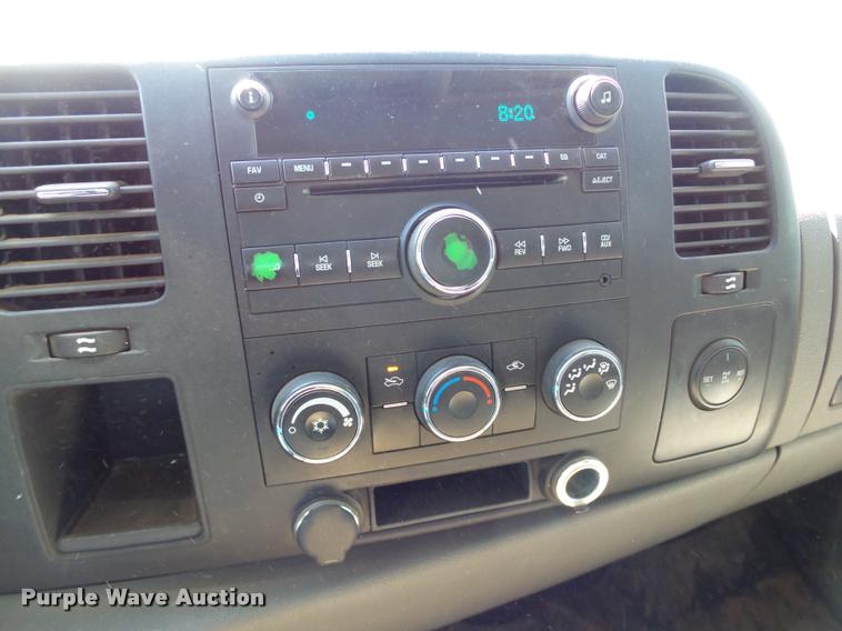 image for item DB0197 2009 Chevrolet Silverado 3500HD flatbed pickup truck