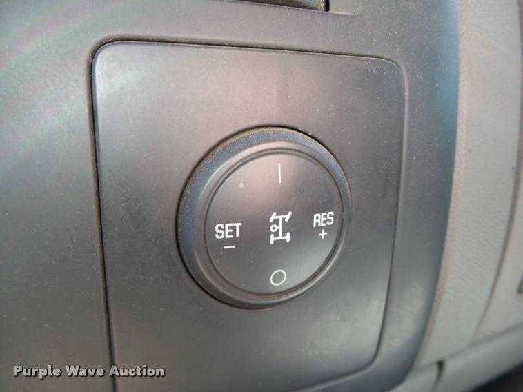 image for item DB0197 2009 Chevrolet Silverado 3500HD flatbed pickup truck