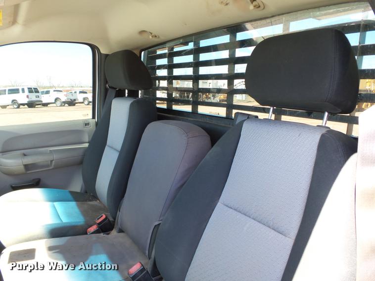 image for item DB0197 2009 Chevrolet Silverado 3500HD flatbed pickup truck