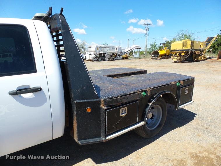image for item DB0197 2009 Chevrolet Silverado 3500HD flatbed pickup truck