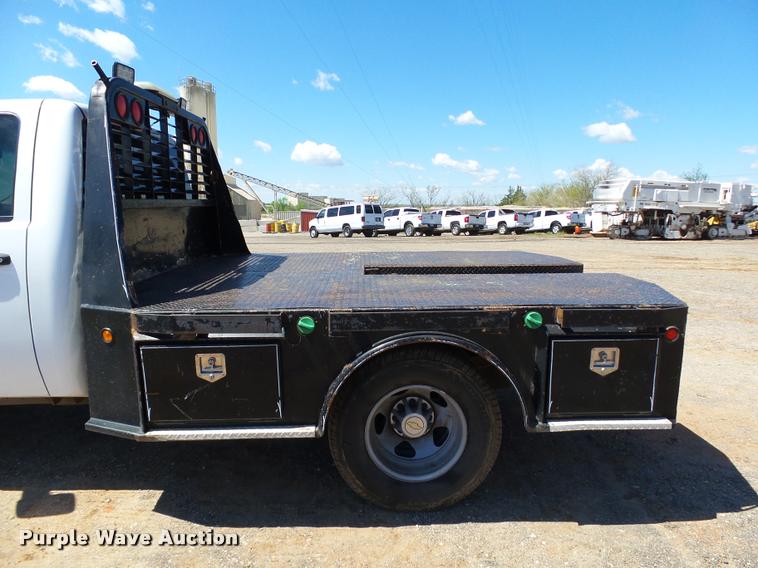 image for item DB0197 2009 Chevrolet Silverado 3500HD flatbed pickup truck
