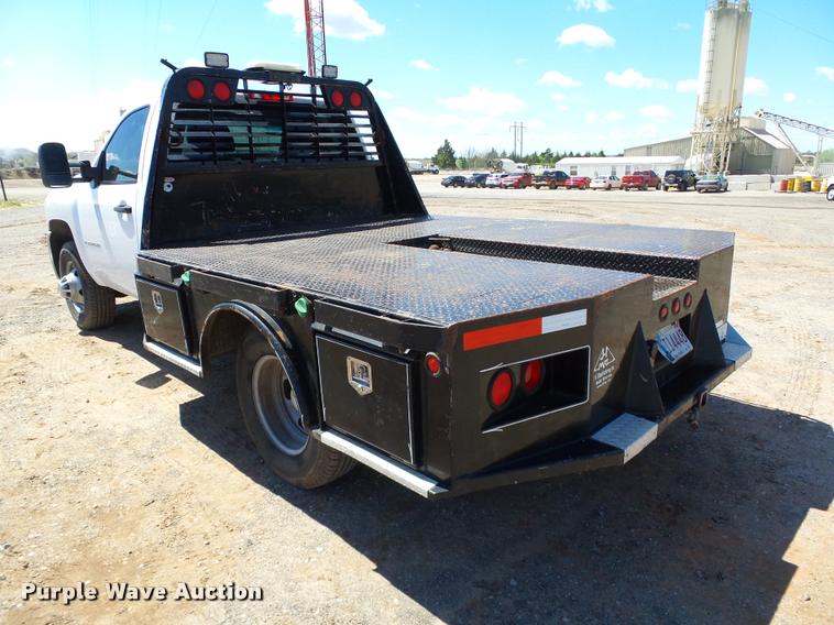 image for item DB0197 2009 Chevrolet Silverado 3500HD flatbed pickup truck
