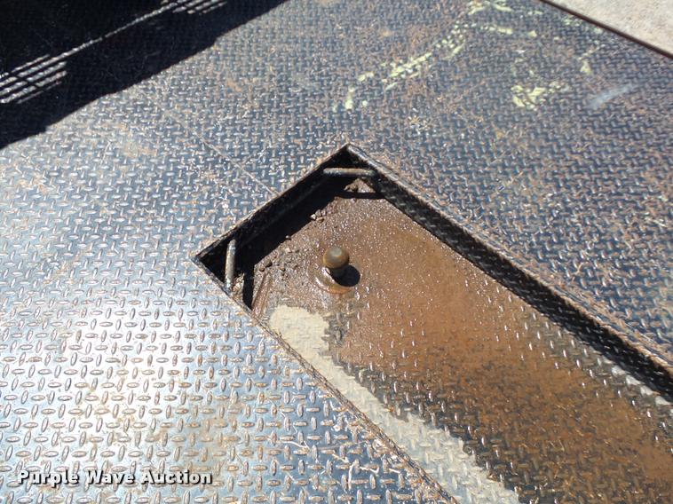 image for item DB0197 2009 Chevrolet Silverado 3500HD flatbed pickup truck