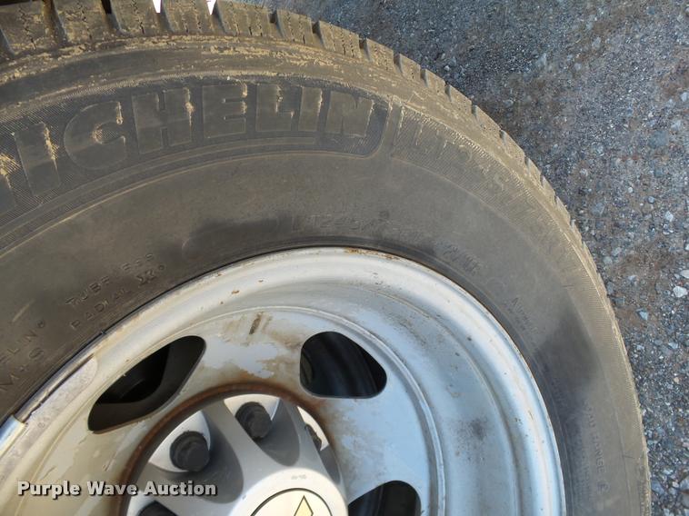 image for item DB0197 2009 Chevrolet Silverado 3500HD flatbed pickup truck