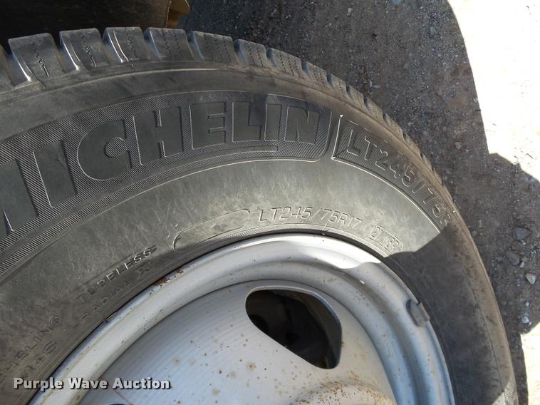 image for item DB0197 2009 Chevrolet Silverado 3500HD flatbed pickup truck