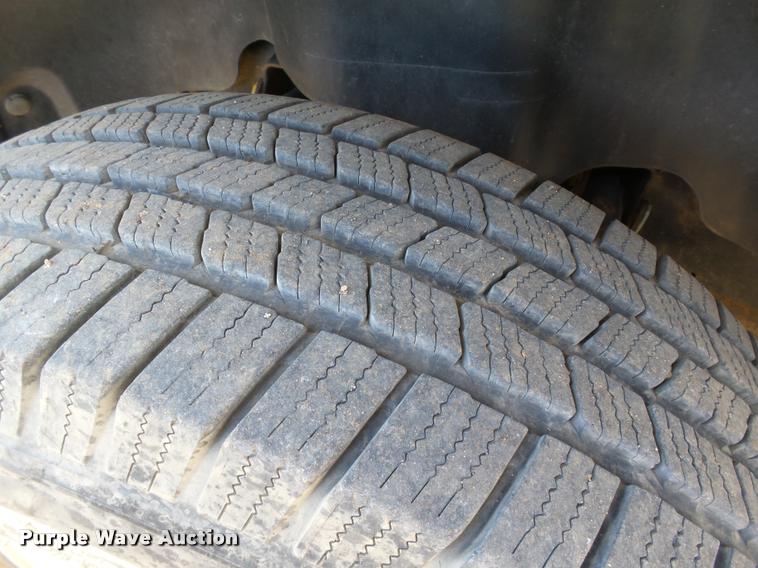 image for item DB0197 2009 Chevrolet Silverado 3500HD flatbed pickup truck