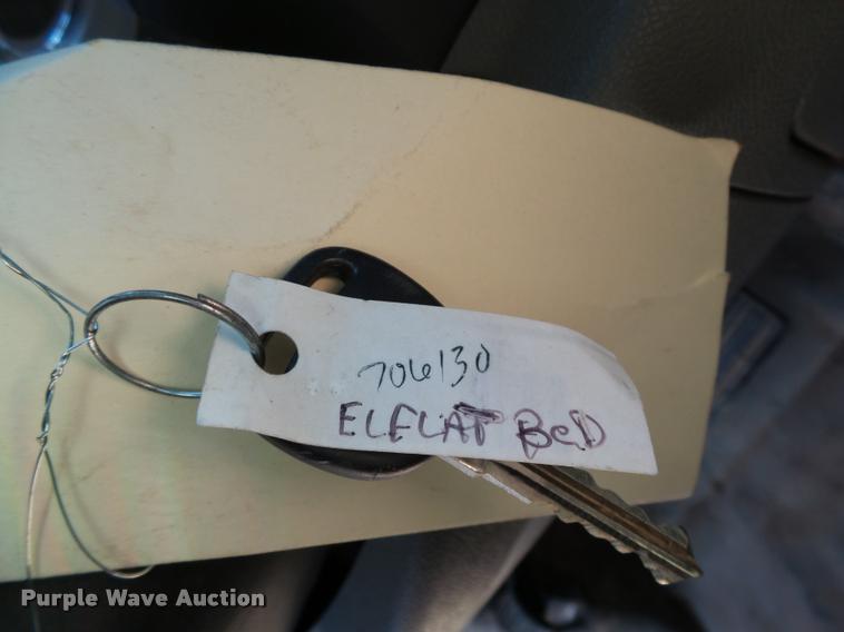 image for item DB0197 2009 Chevrolet Silverado 3500HD flatbed pickup truck