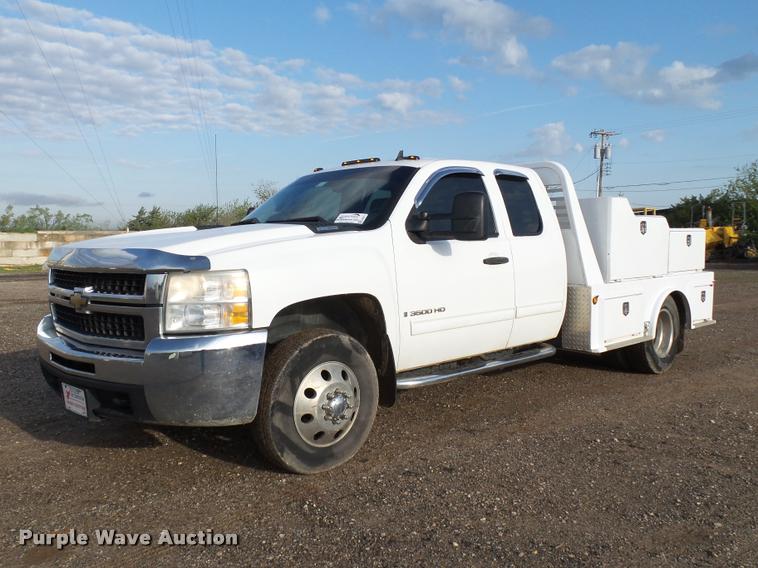 image for item DB0211 2009 Chevrolet Silverado 3500HD LT Ext. Cab flatbed pickup truck