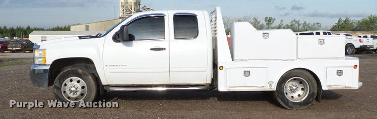 image for item DB0211 2009 Chevrolet Silverado 3500HD LT Ext. Cab flatbed pickup truck
