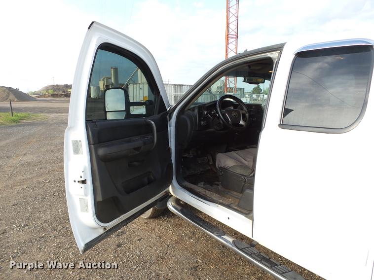 image for item DB0211 2009 Chevrolet Silverado 3500HD LT Ext. Cab flatbed pickup truck