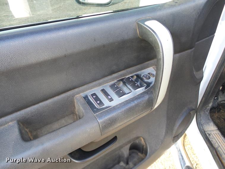 image for item DB0211 2009 Chevrolet Silverado 3500HD LT Ext. Cab flatbed pickup truck