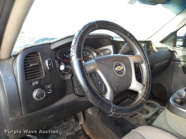 image for item DB0211 2009 Chevrolet Silverado 3500HD LT Ext. Cab flatbed pickup truck