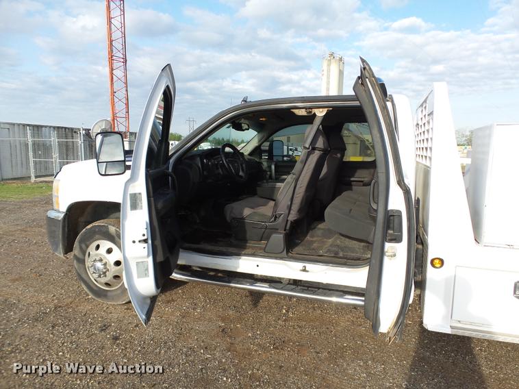 image for item DB0211 2009 Chevrolet Silverado 3500HD LT Ext. Cab flatbed pickup truck