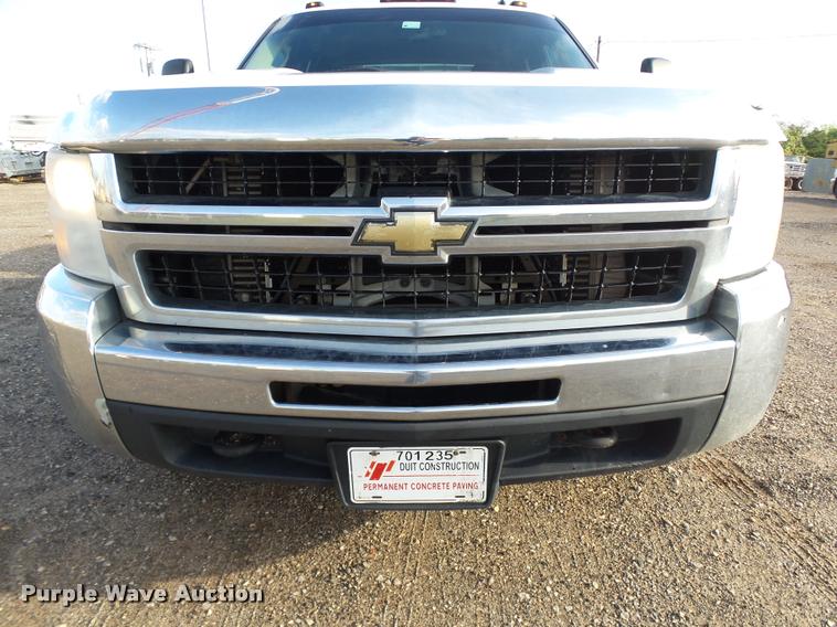 image for item DB0211 2009 Chevrolet Silverado 3500HD LT Ext. Cab flatbed pickup truck