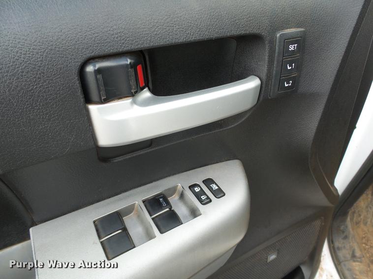 image for item DB0245 2008 Toyota Tundra Limited CrewMax pickup truck